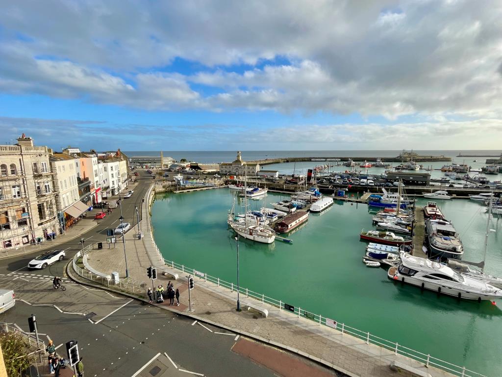 Lot: 160 - TOP FLOOR FLAT WITH VIEWS - View from living room